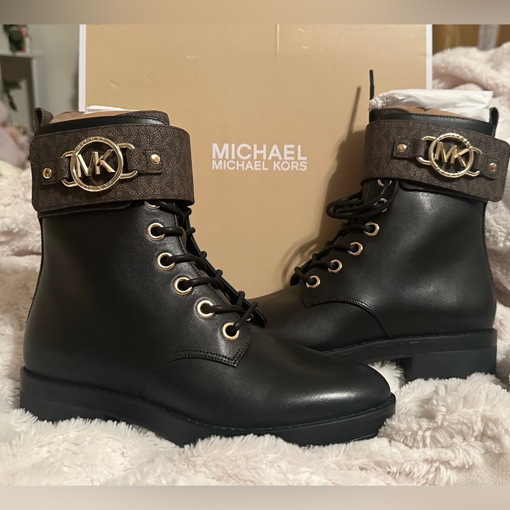 Michael Kors brand new with it’s box